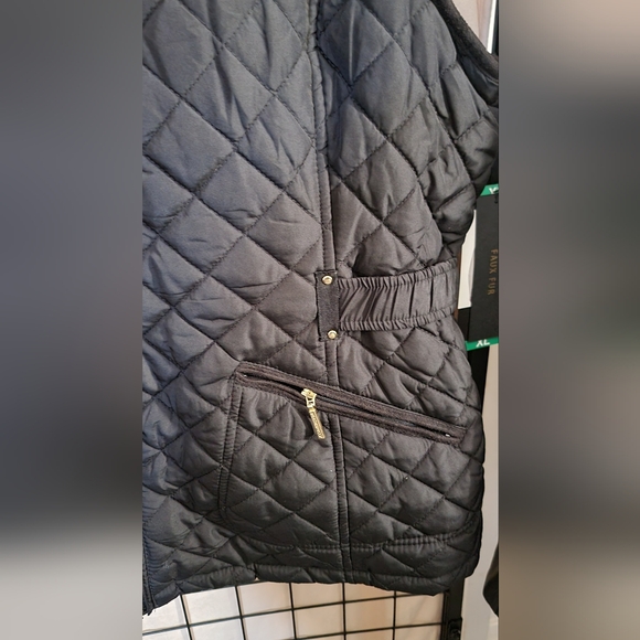 NWT Weatherproof Black Quilted Vest with Gold Accents - Picture 2 of 9